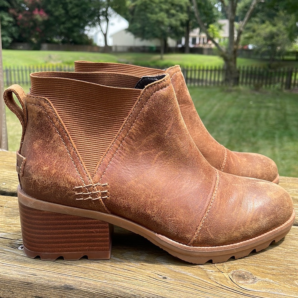 Sorel Cate Sz 7 Waterproof Chelsea Distressed Leather Bootie Ankle Boot